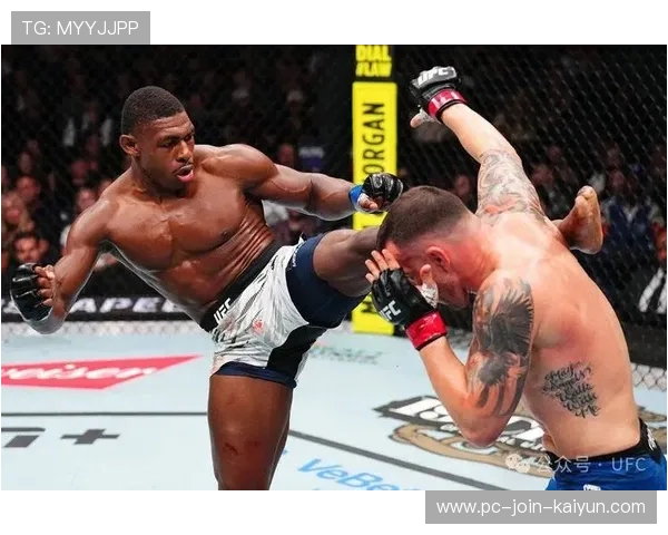 UFC拳手精彩绝技：抱摔砸地压制对手，喘不过气的瞬间震撼全场